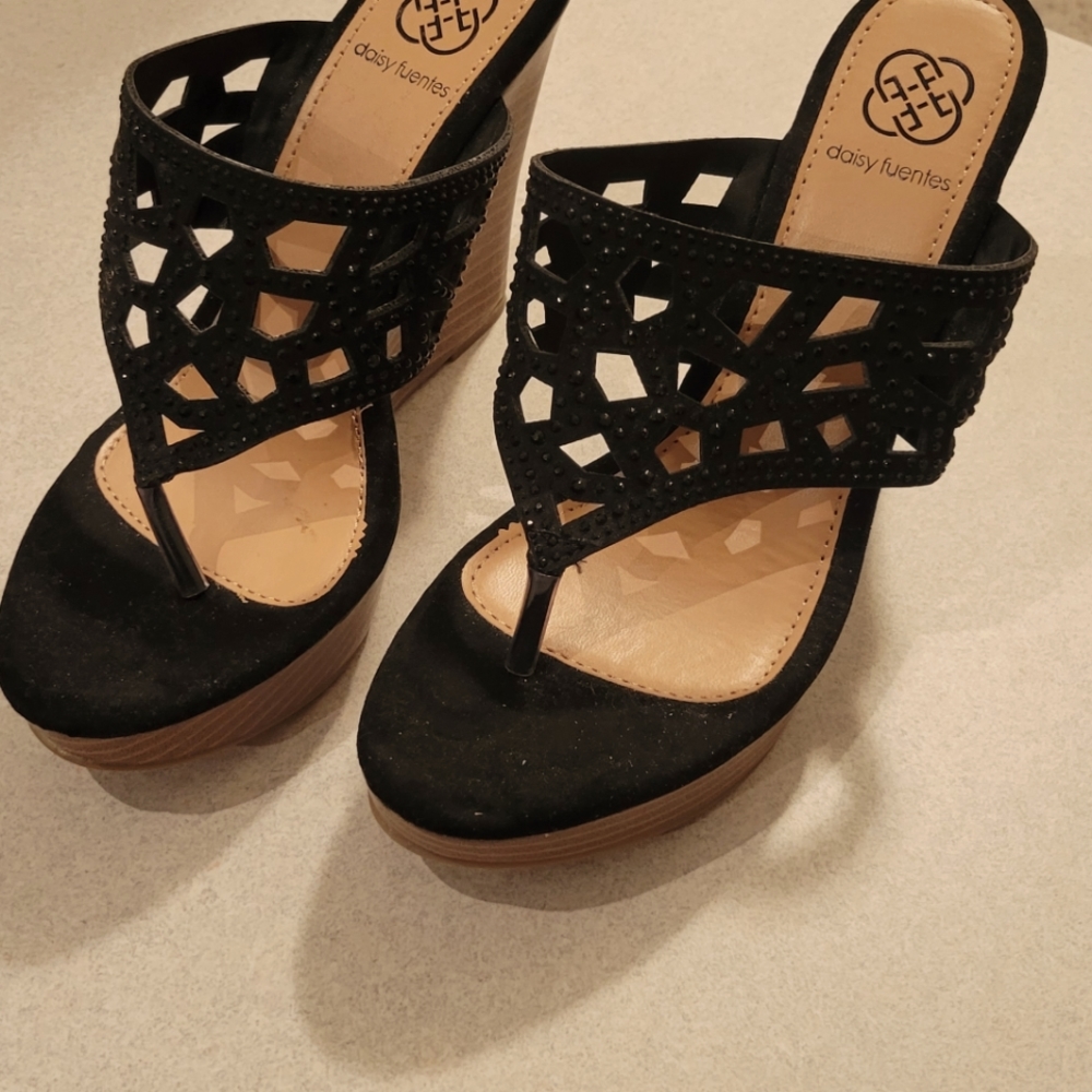 Daisy Fuentes Strapless Wedge Sandal [New]